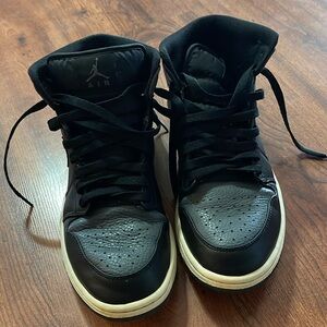 Jordan 1 mid